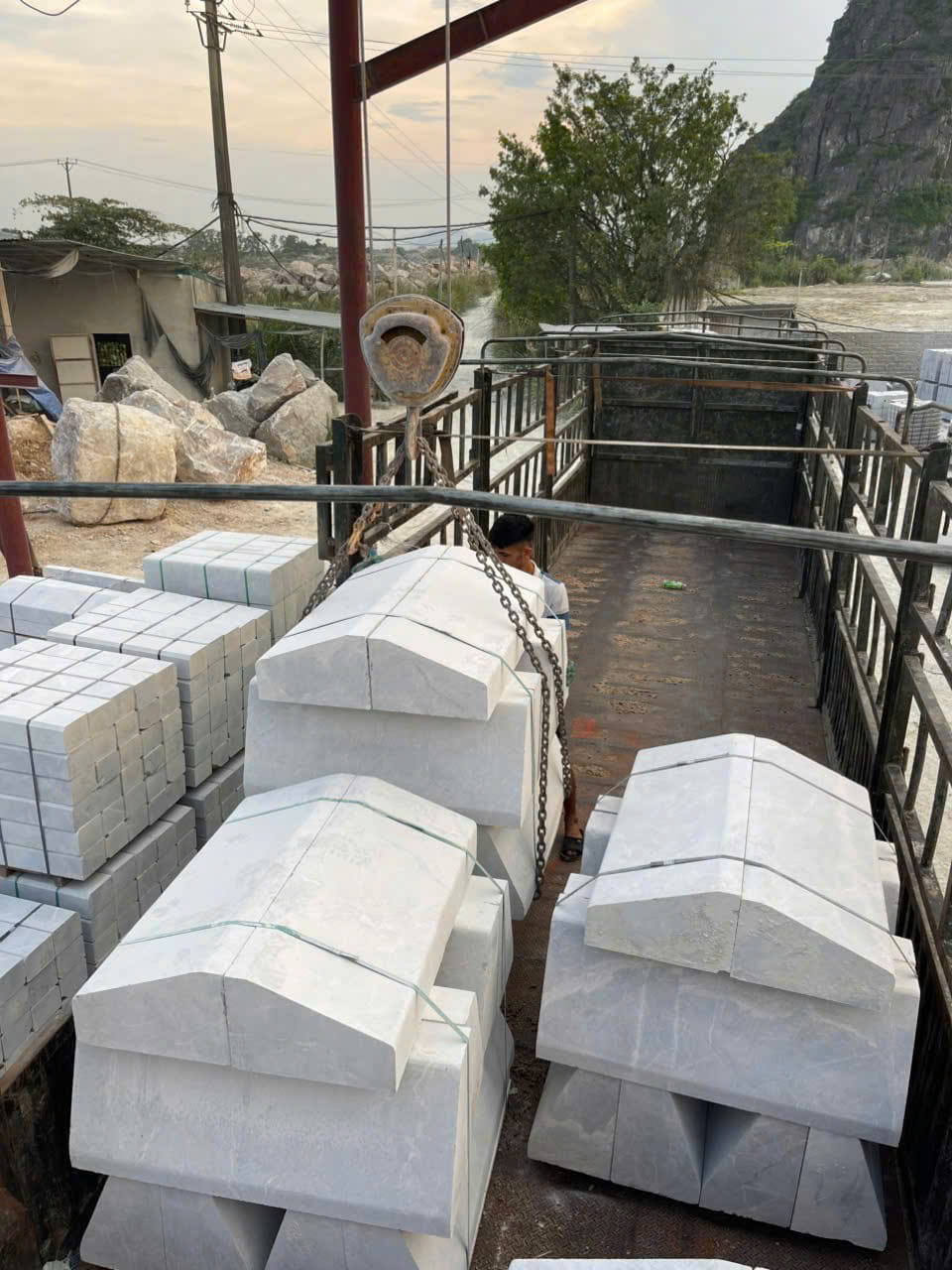 Đá Bó Vỉa Ghi Sáng