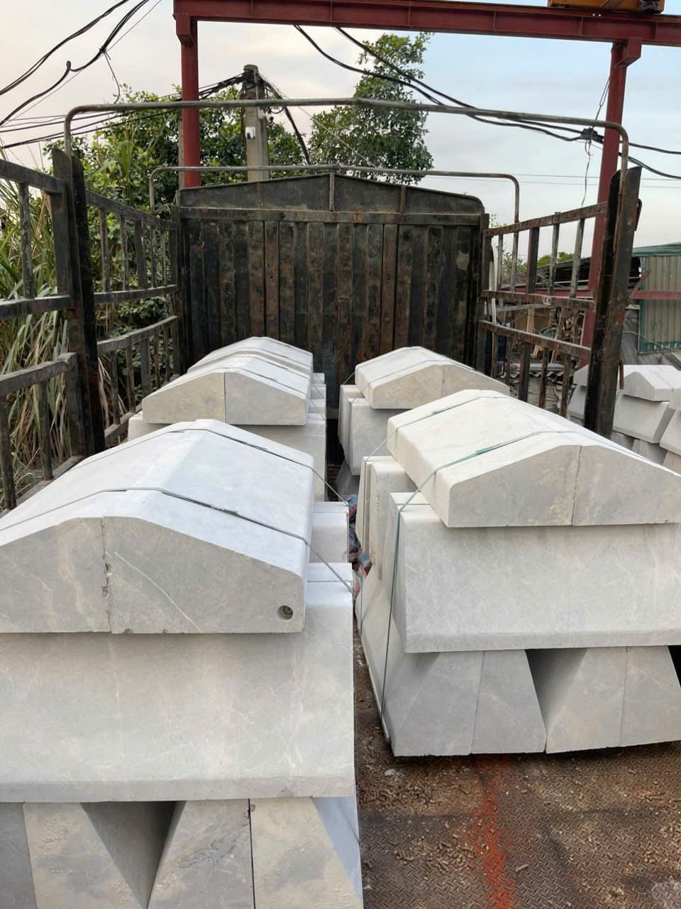 Đá Bó Vỉa Ghi Sáng